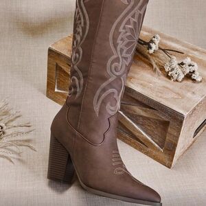 Elegant Brown Western Boots